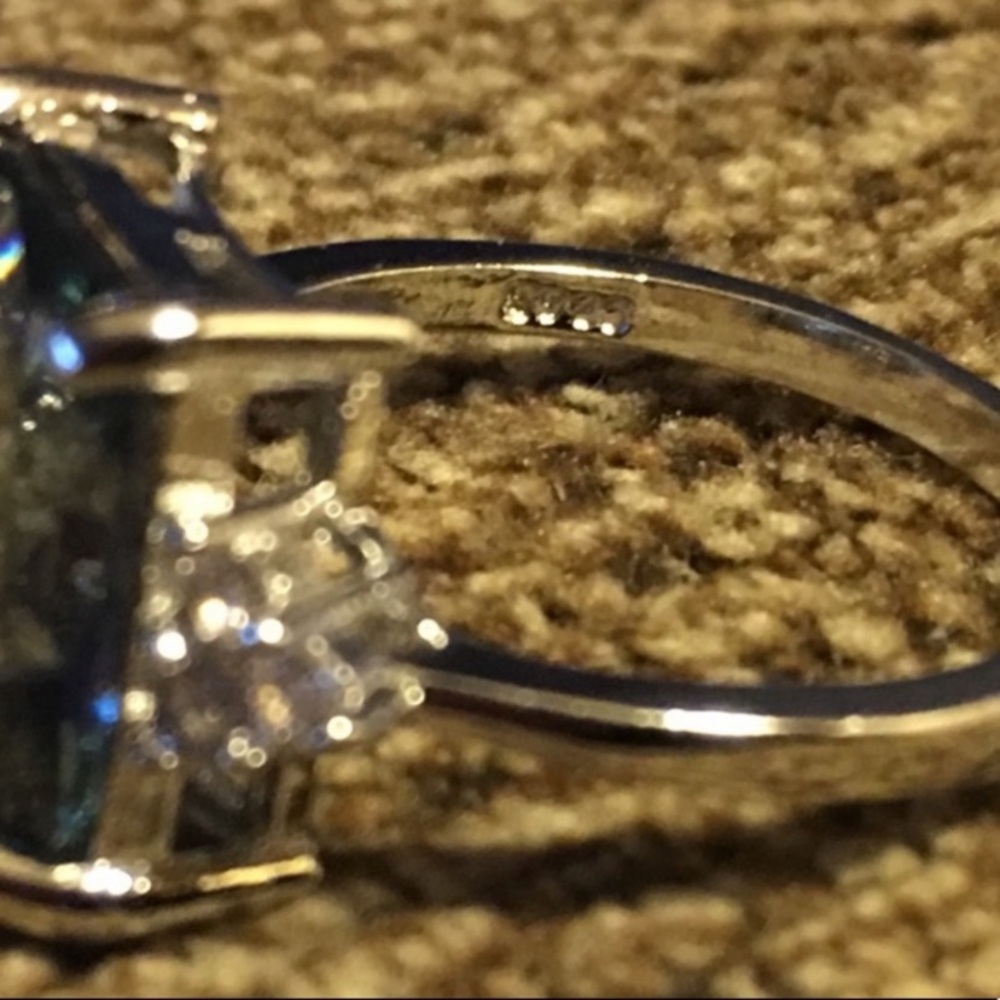 STERLING SILVER LONDON BLUE RING - Picture 7 of 7